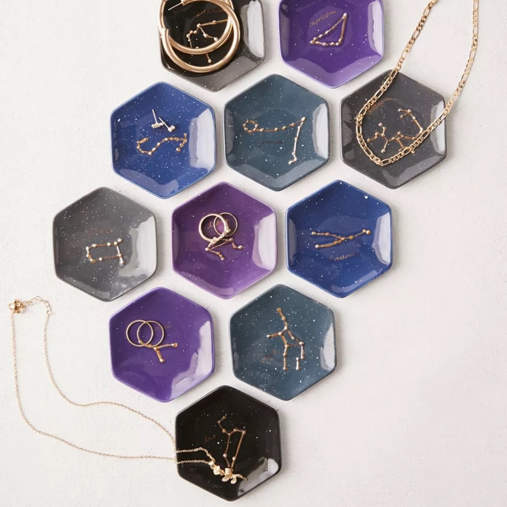 🆕 Urban Outfitters Zodiac Catch-All Dish - Picture 1 of 3